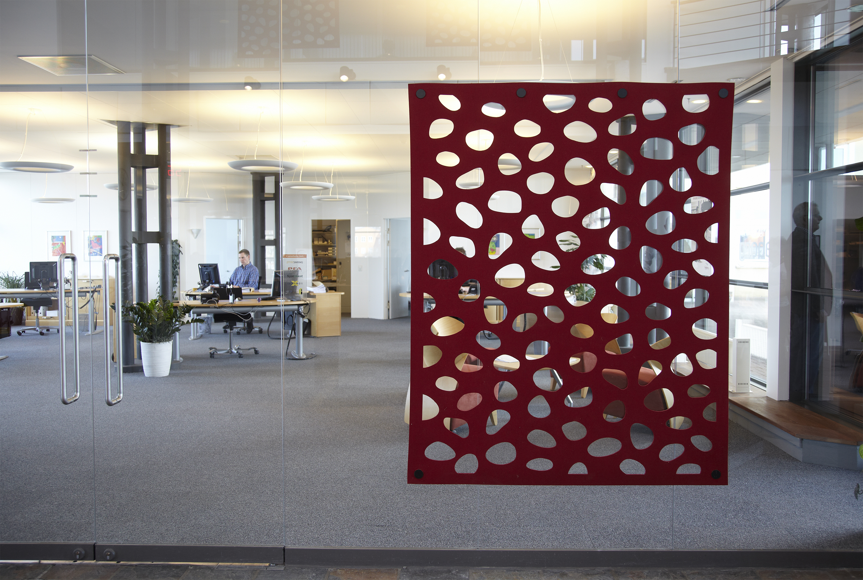 CoverSingle rumdeler i filt i bank